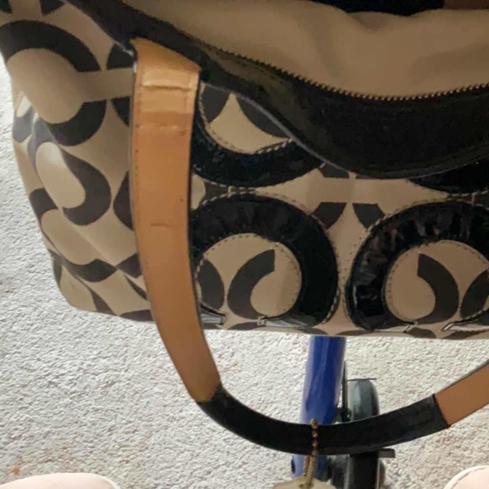 Coach Stylish Black and Cream Tote Bag - Picture 11 of 11